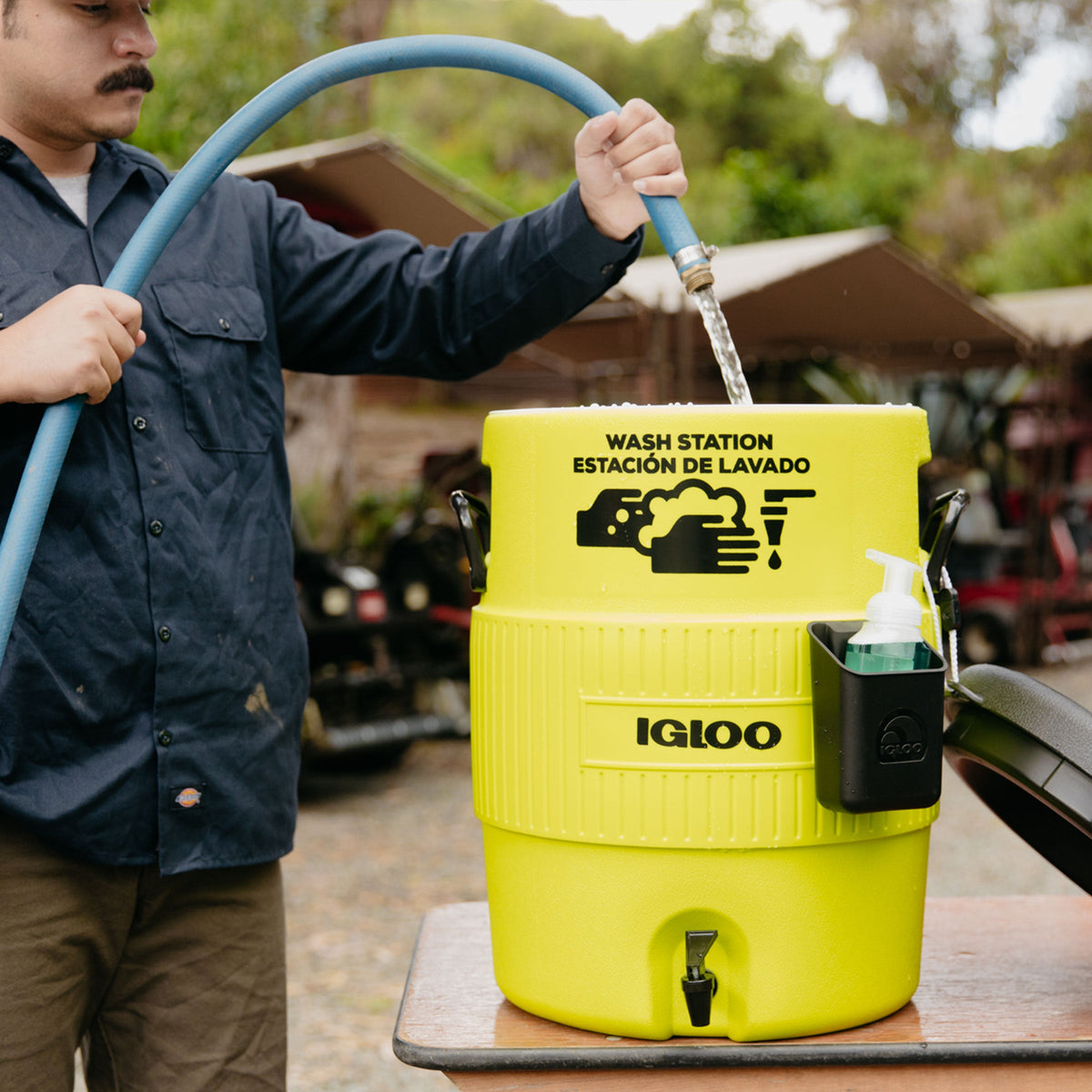 5-gallon-handwash-station-g1 00042260_lifestyle1.jpg