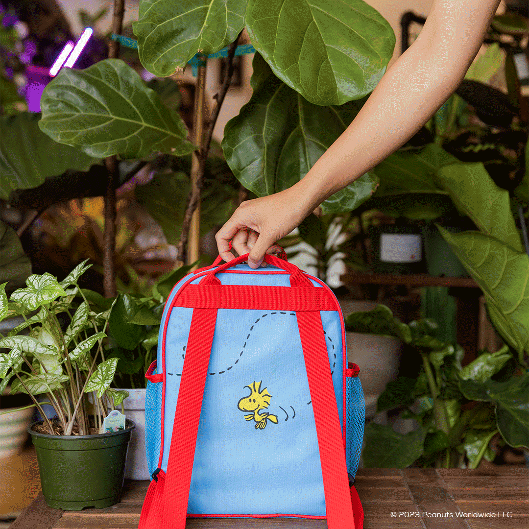 snoopy-mini-convertible-backpack-cooler-t0 Peanuts_Part_2_NATIVE_PDP_Backpack.gif